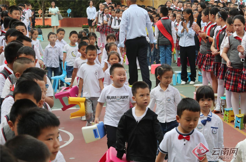 济宁春城小学图片