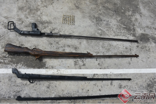 云南红河大寨边境派出所收到群众主动上交枪支4支