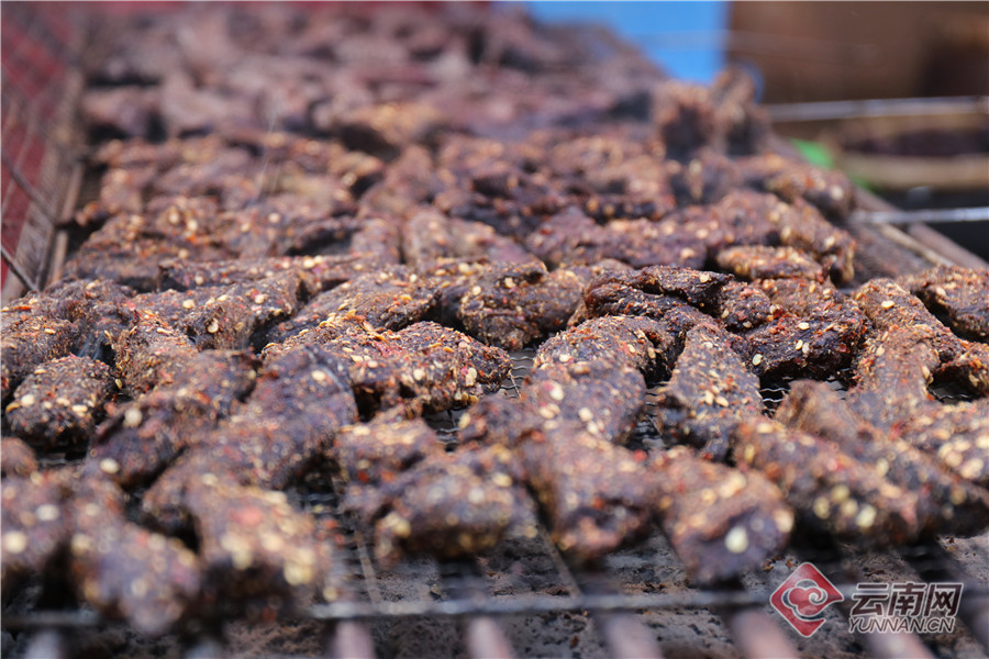 高清组图云南宁洱磨黑古镇烧烤节舌尖与美食的邂逅