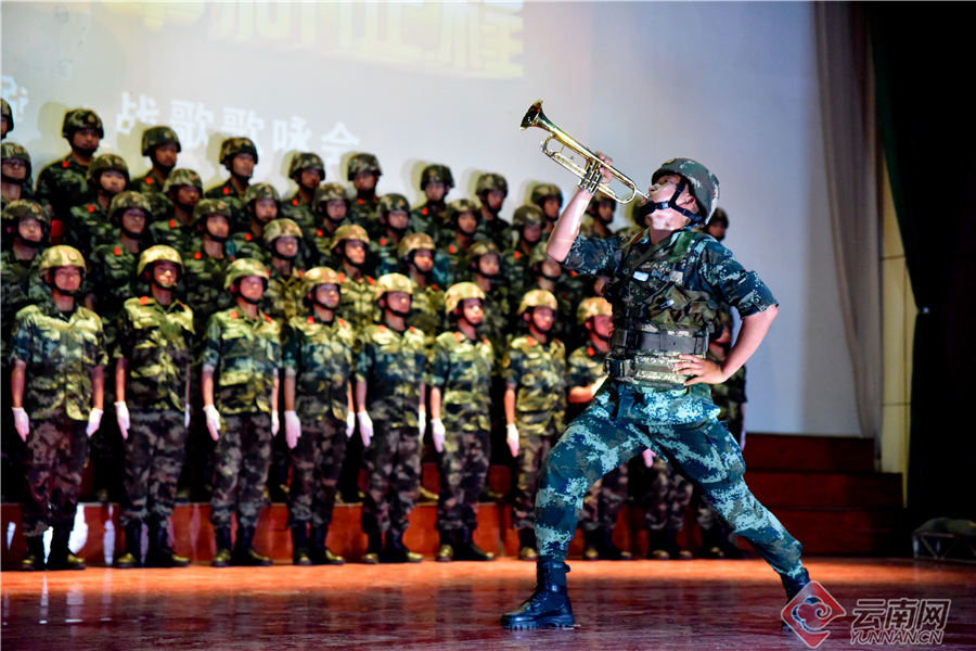 战歌嘹亮武警某部举办奋进强军新征程主题歌咏会凝聚强军志
