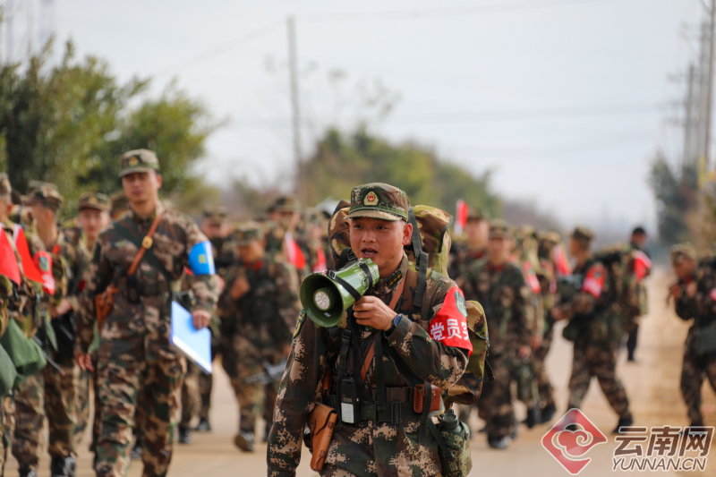 【高清组图】硝烟弥漫!武警某部机动第八支队官兵挺进深山大拉练