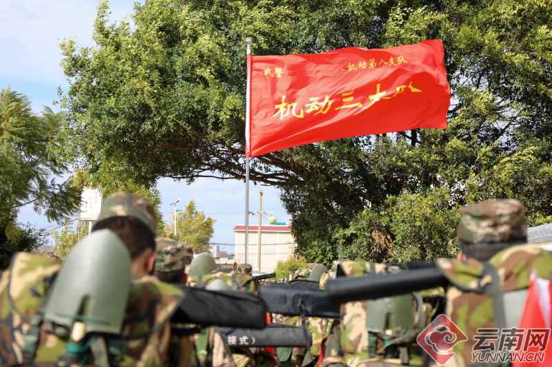 【高清组图】硝烟弥漫!武警某部机动第八支队官兵挺进深山大拉练