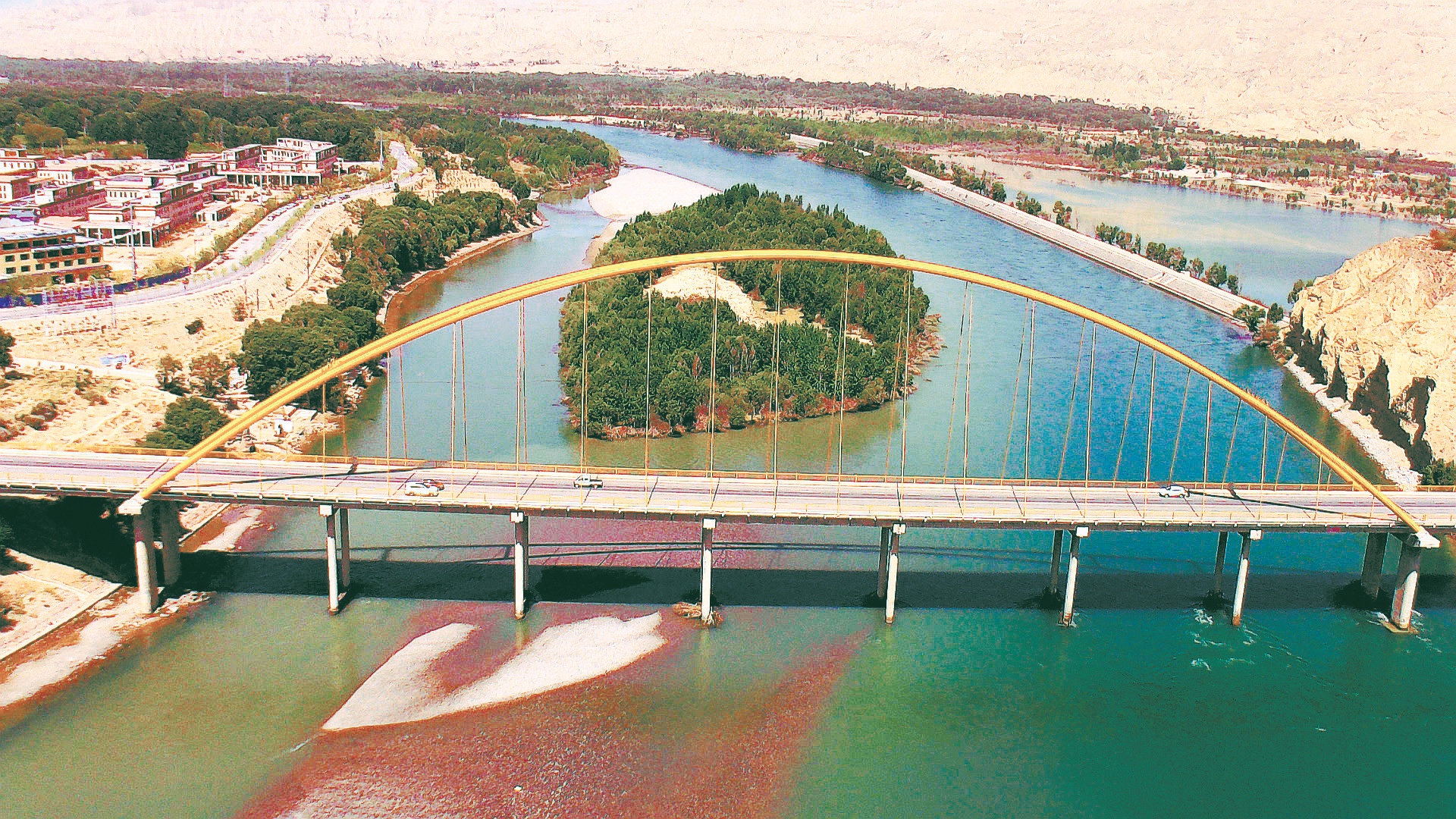 航拍贵德黄河大桥.