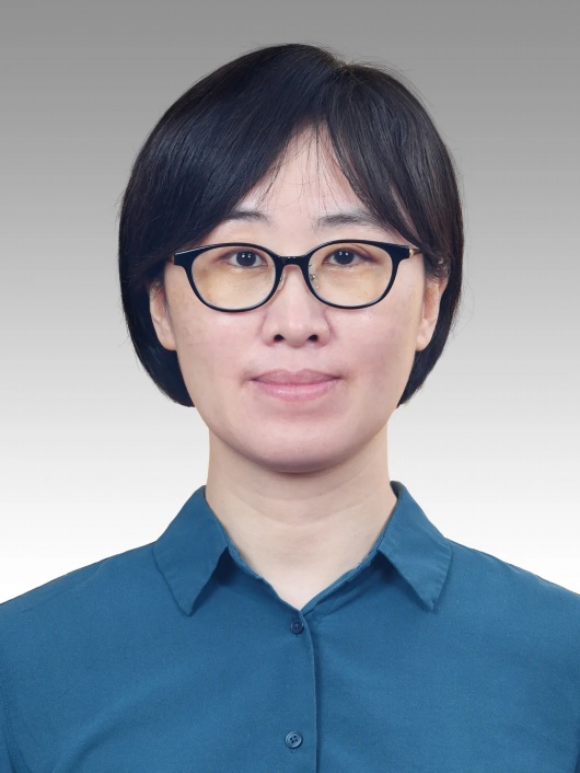 顾洁燕,女,1976年11月出生,汉族,籍贯上海,大学学历,工商管理硕士学位