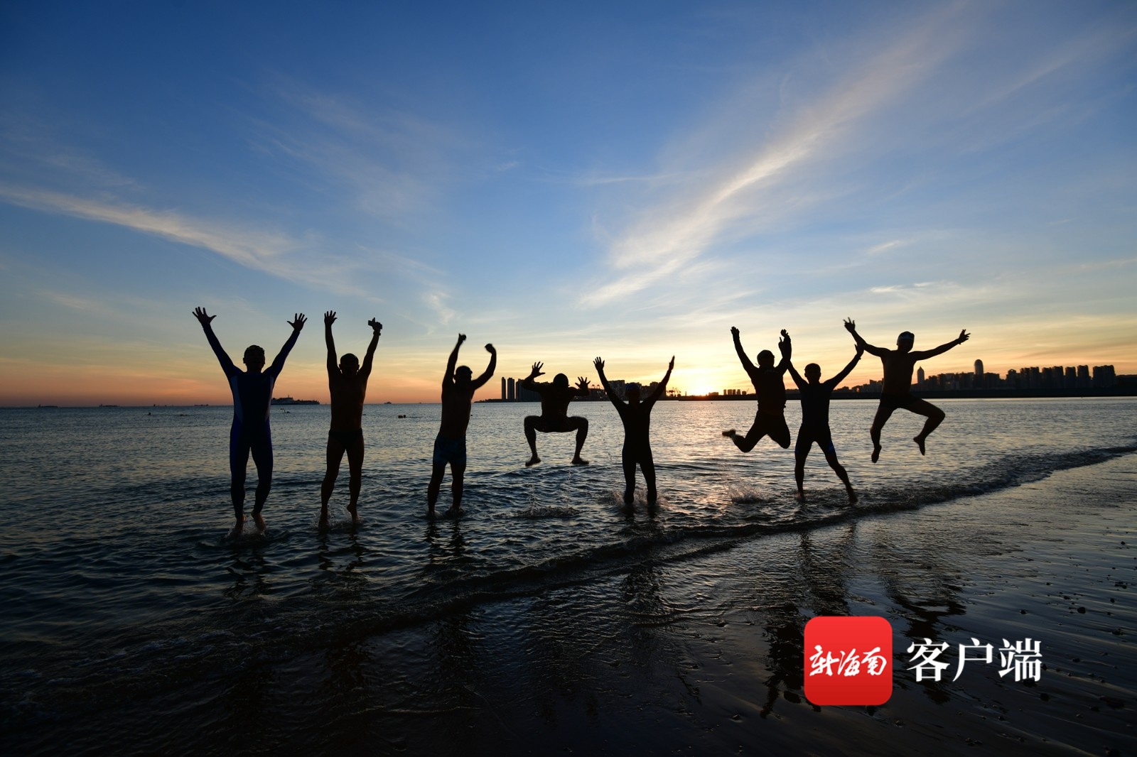 原创组图|海口西秀海滩一群快乐的人_社会热点_社会频道_云南网