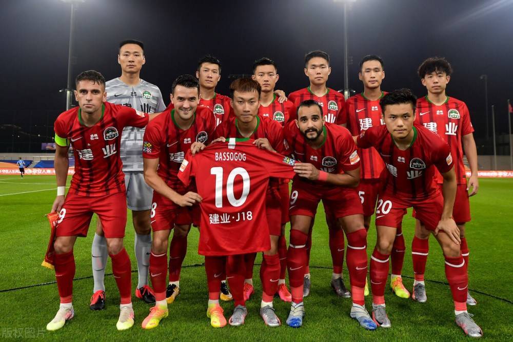 与河南建业的比赛,大连台在转播本场比赛之前,主持人郭毅飞和解说嘉宾