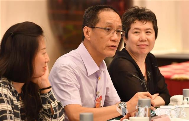 全国政协委员,北京人民艺术剧院副院长冯远征主动开口讲话了