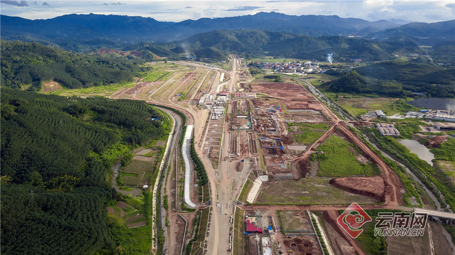 與友誼隧道相連的中老鐵路磨憨車站建設有序推進.陳暢 攝