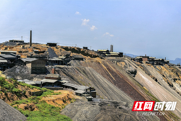 从寸草不生到绿色遍野 百年矿山换新装_社会热点_社会频道_云南网