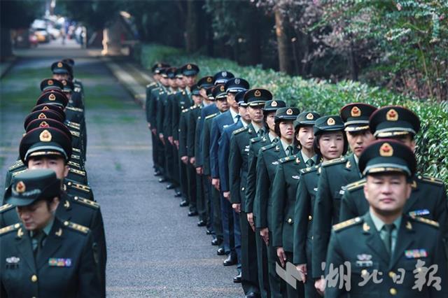 湖北省军区开展烈士纪念日公祭活动