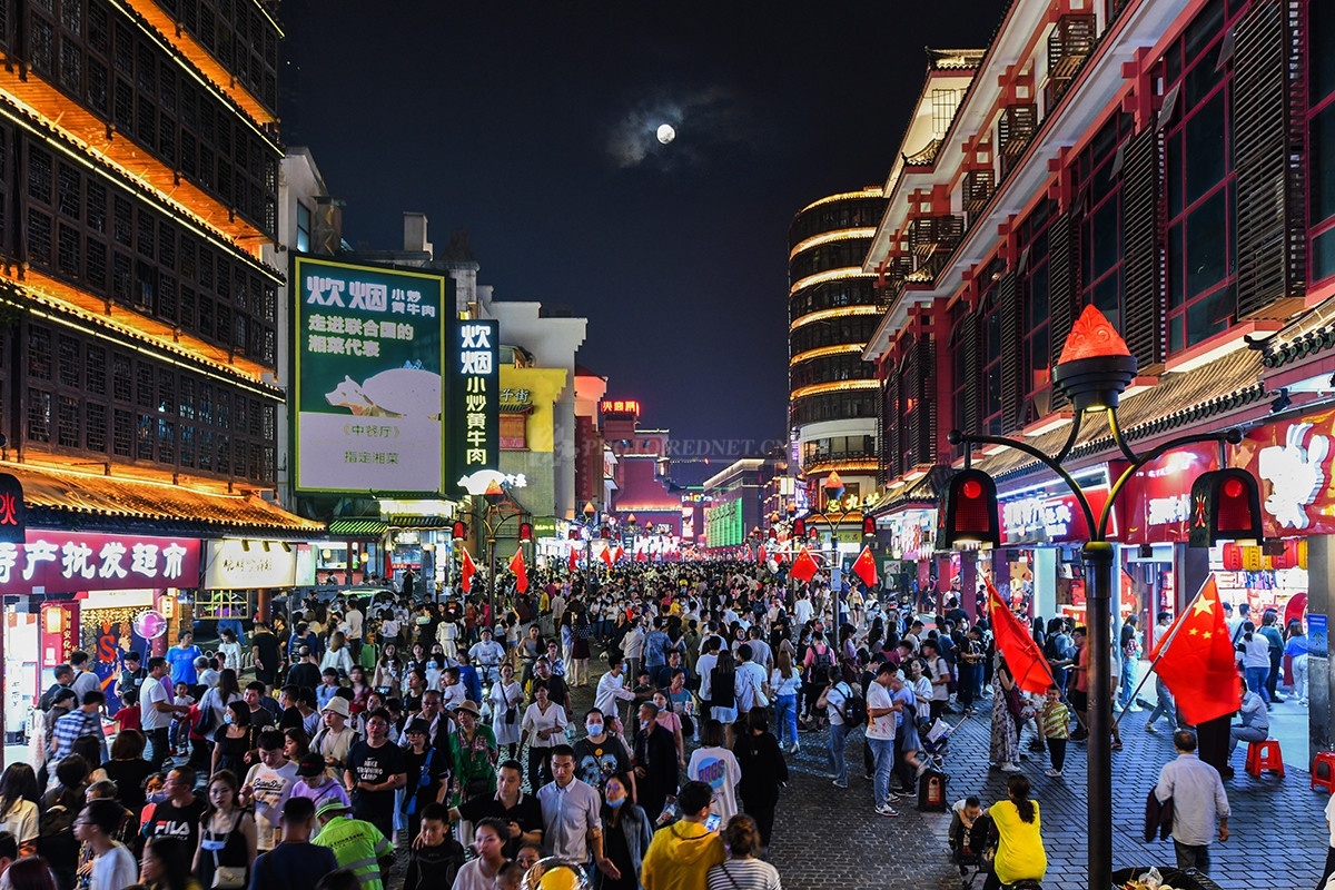 全国人民国庆都在长沙吗一组街头人流照告诉你