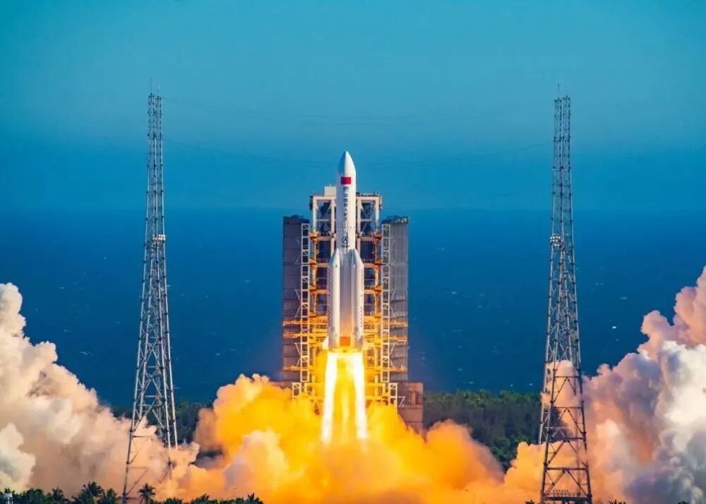 嫦娥五号探测器进入文昌航天发射场等待探访月亮