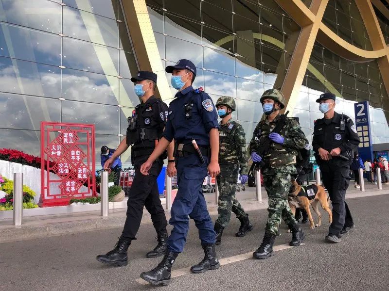云南机场公安反恐巡警支队全力确保双节期间机场空地安全