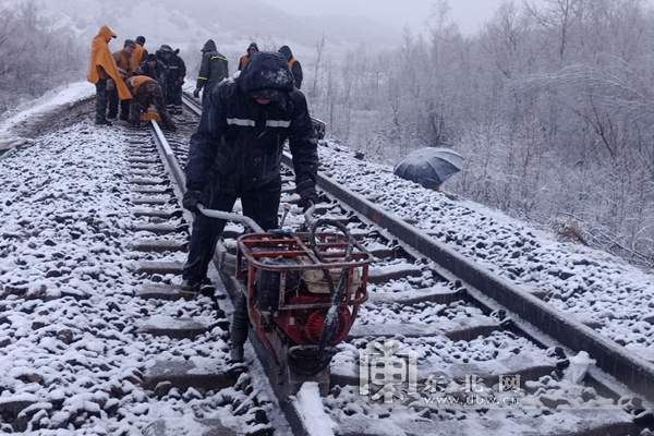 地区加格达奇,甘河等多地迎来降雪天气,最大降雪量达到100毫米,伊加线