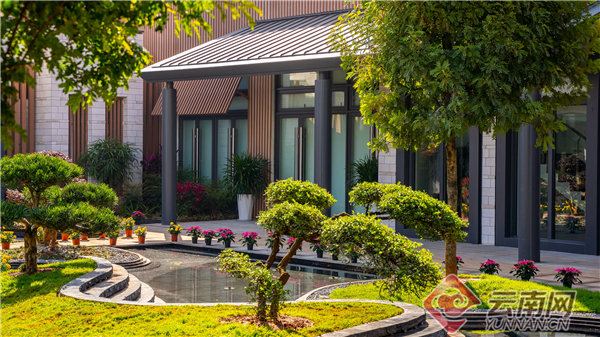 绿色发展看弥勒朱熹的半亩方塘在弥勒秋雨书院里