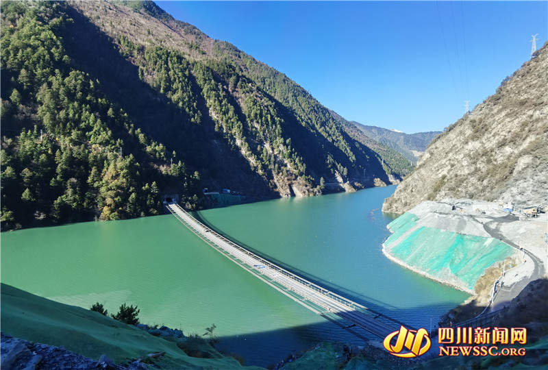 汶马高速狮子坪隧道顺利贯通预计年底全线通车