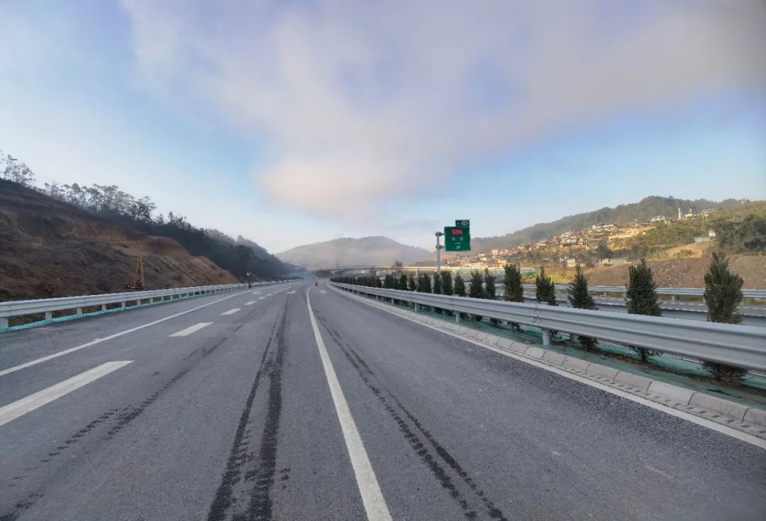 两条高速公路同日启动建设普洱高速公路建设跑出加速度