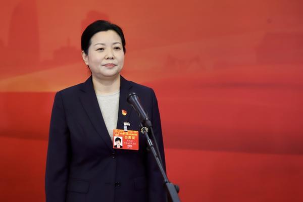 【代表通道】齐冠丽讲述"5厘米惊险抢救"的背后