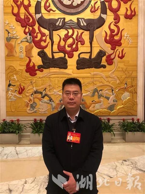 省政协委员武汉新烽光电股份有限公司董事长武治国强化科技创新企业