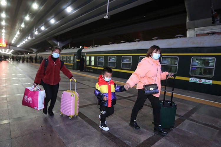 2021春运启动北京站发出首班列车