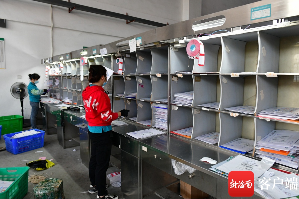 组图你的快递是如何被分拣的记者带你探访海口快递工厂