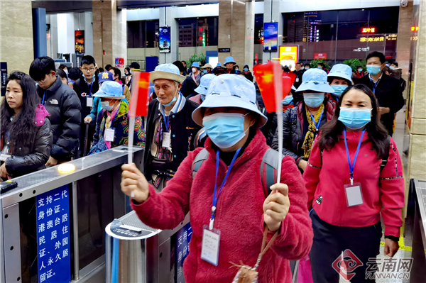 昆明局集团国际旅游服务有限公司与多家旅行社合作,成立铁路旅游专列