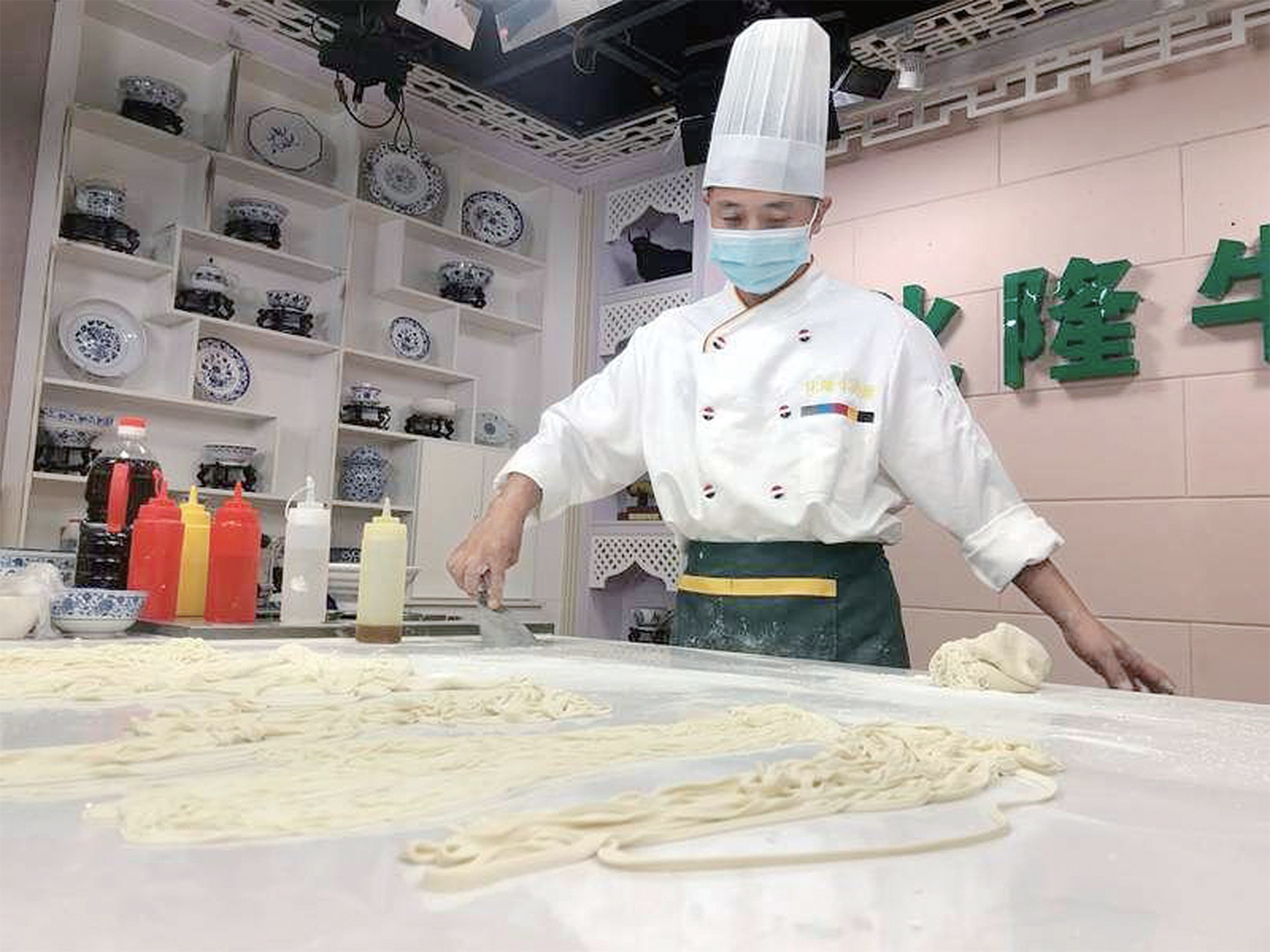 拉面技能大赛现场展示.