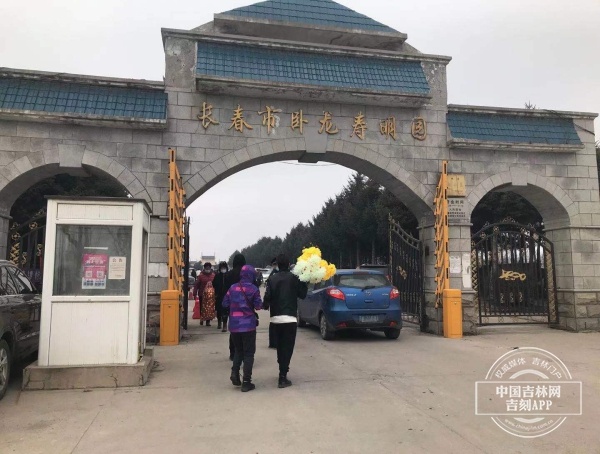 吉网现场长春进入祭祀高峰双休日八点不到四通路已水泄不通