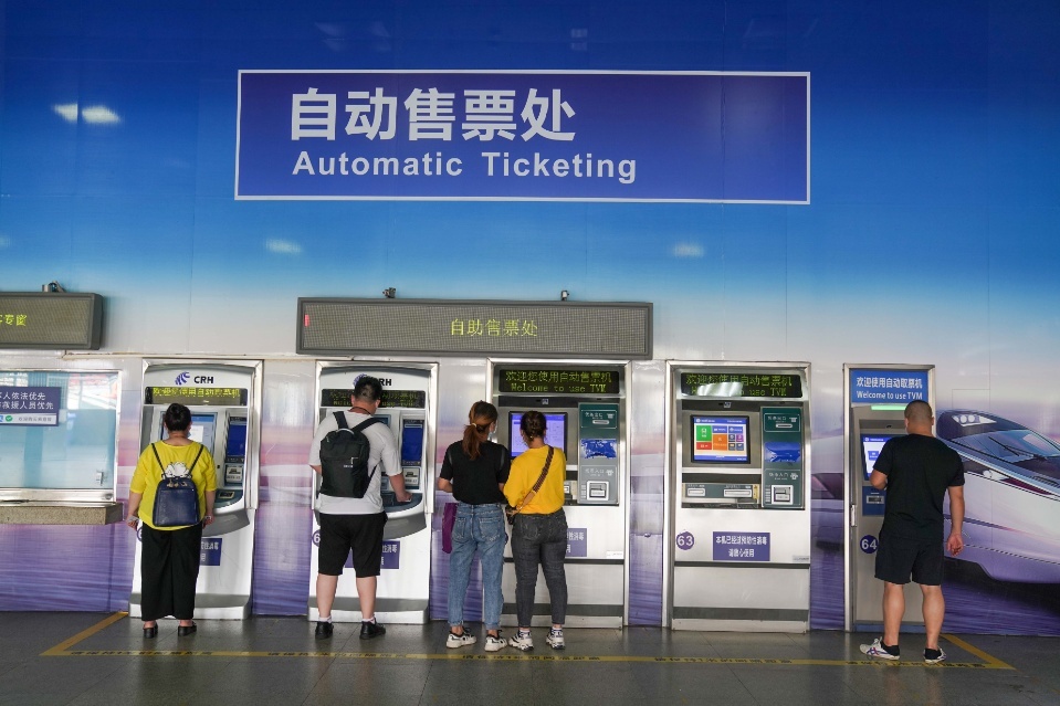 火车站自助售票机图片