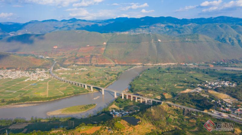 【高清组图】空中俯瞰保龙高速,风景如画