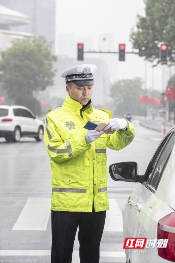 青春应是什么样新鲜出炉的长沙交警时代青年团给出答案