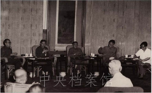 1977年8月：邓小平主持召开科学和教育工作座谈会并发表讲话，以科教战线为突破口，领导全面拨乱反正.jpg