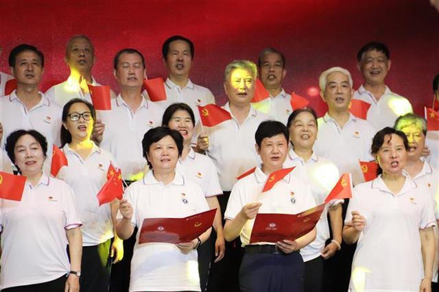 通讯员谢定一,党波涛)6月13日晚,华中师范大学庆祝建党100周年暨2021