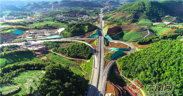 又一条云南镇清高速公路建成通车