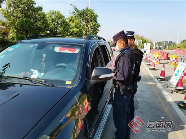 云南木康边境检查站24小时严查筑牢边境防控铁卡