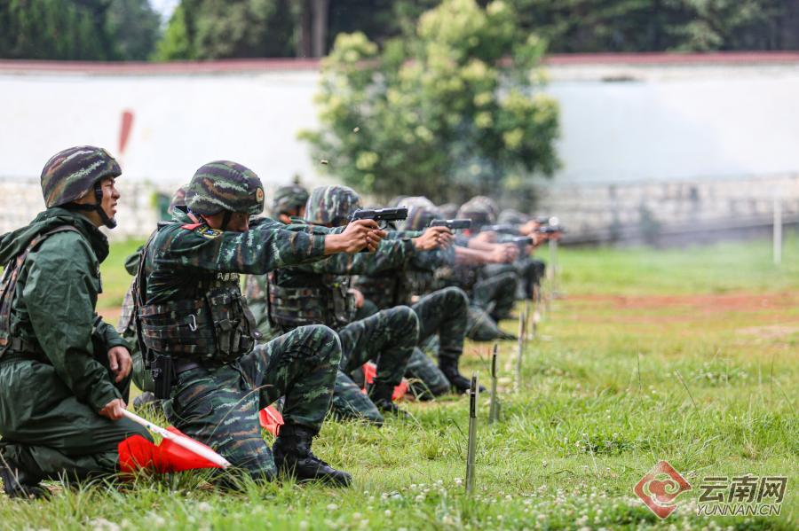 直击武警官兵多课目训练_云南网