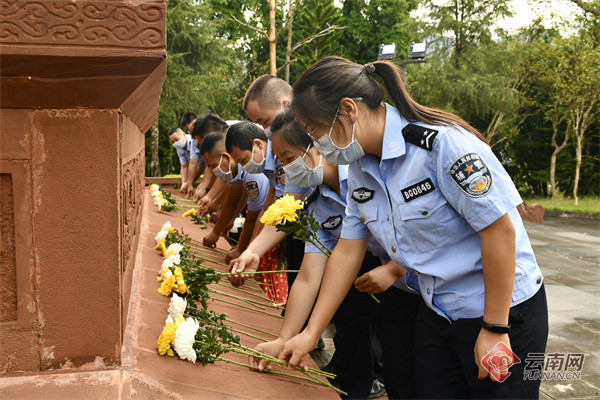 云南木康边境检查站开展烈士纪念日活动