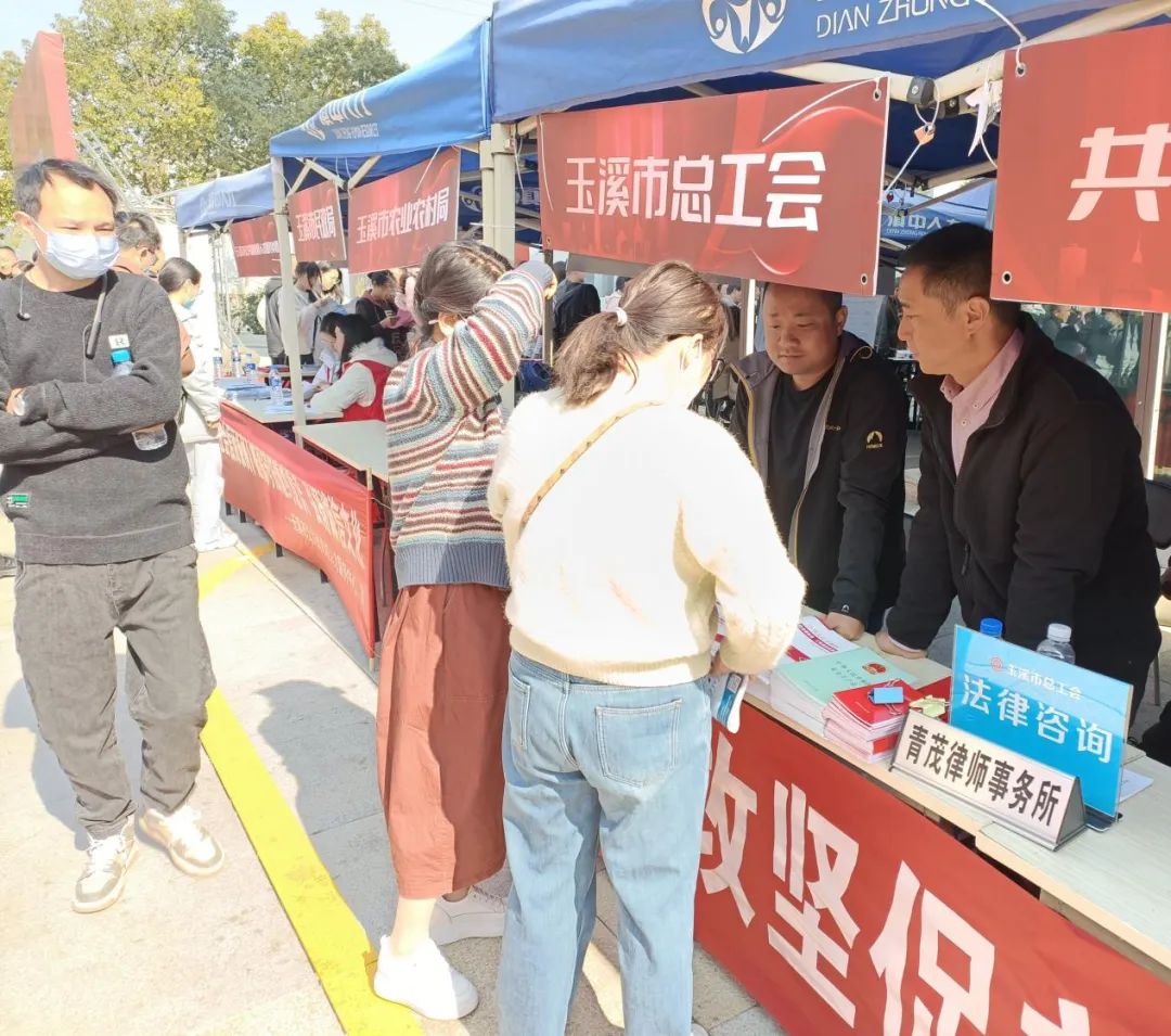 云南省各级工会春送岗位暖人心