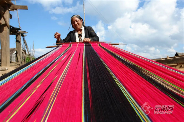 普洱西盟佤族织锦从指尖技艺变指尖经济