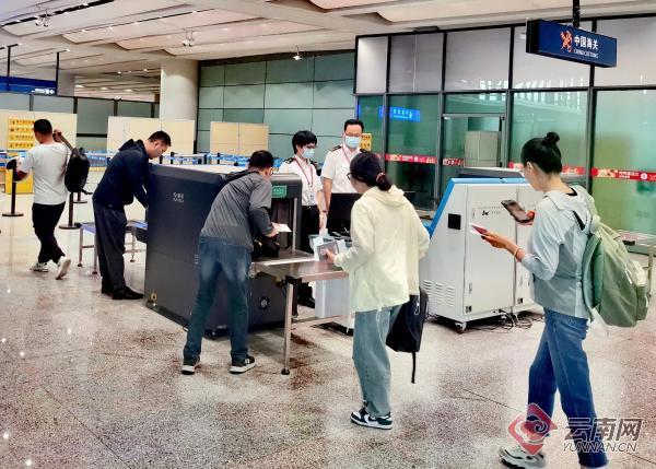 昆明长水机场海关积极保障"国际通程航班" 提升进出境旅客中转便利化