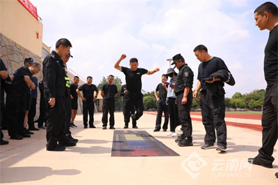 昆明市石林公安开展全警基础体能达标测试_云南看点_社会频道_云南网