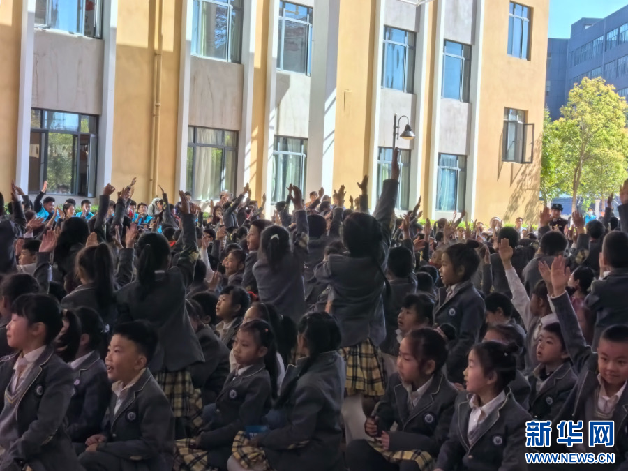 重燃无数人心中的希望 云南这位女警靠"话疗"出圈