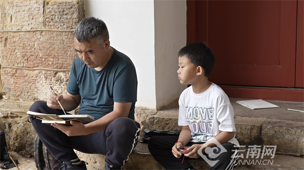 云南陆军讲武堂历史博物馆开展"蒲艾戎青"钢笔画现场即时写生活动