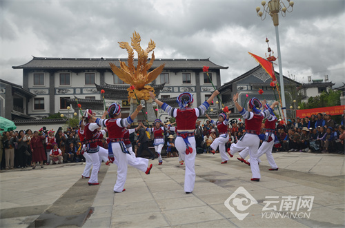弘扬农耕文化,洱源凤羽上演传统大戏"田家乐"_云南看点_社会频道_云南