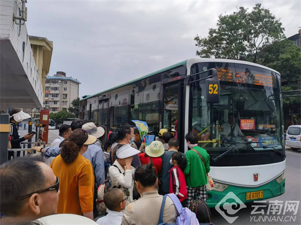 昆明公交“五一”假期共服务乘客340.57万人次