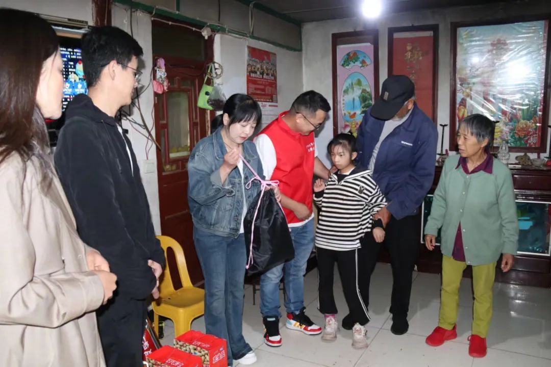 泸西中枢镇：扶残助残 爱在路上