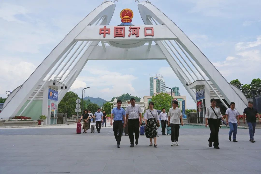 红河畔架起中越经贸合作新桥梁