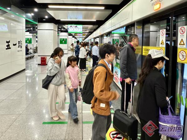 昆明地铁5号线开通运营三年 绿色动脉赋能春城发展
