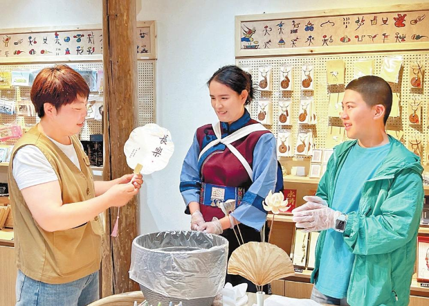 文化中国行｜“国图·丽江礼物”走红——兼容并蓄 文创生辉