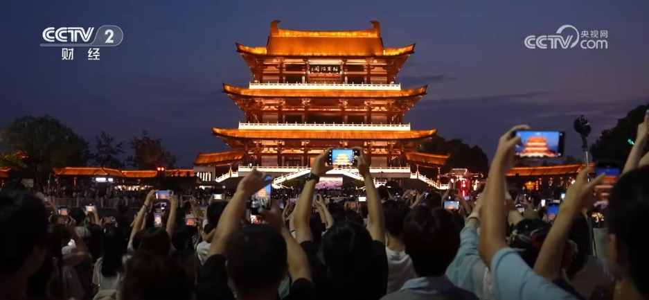 “夜经济”绽放新光彩 “古风夜拍”“夜游活动”成为文旅消费新亮点